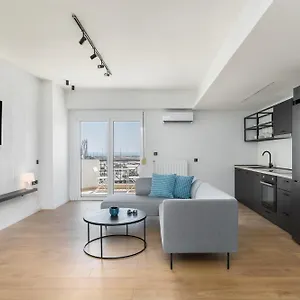 Celine By Halu!, Spacious Next To Business Hub Daire